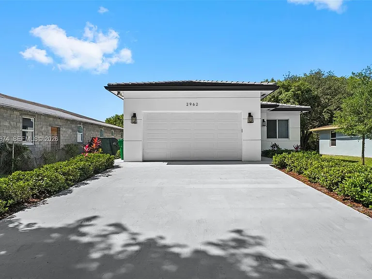 2962 NW 10th Ct — Photo 2