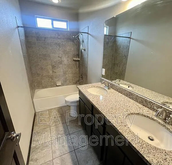 7215 Valle Jardin Ln NW — Photo 10