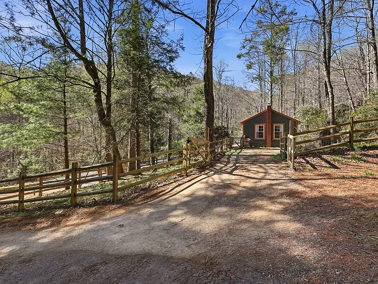 286 Grady Winkler Rd — Photo 1