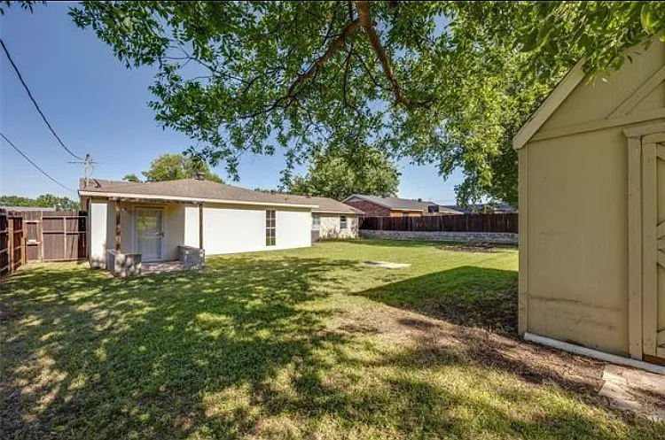 4 bed, 2000 sqft, $2,300 — Photo 4