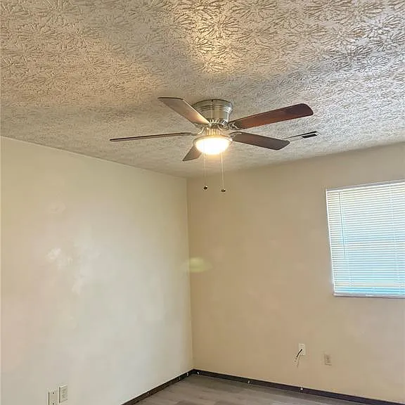 304 Estate Dr #C — Photo 6
