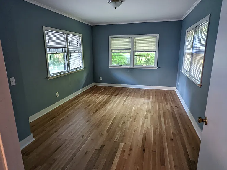 225 N Foster Ave — Photo 11