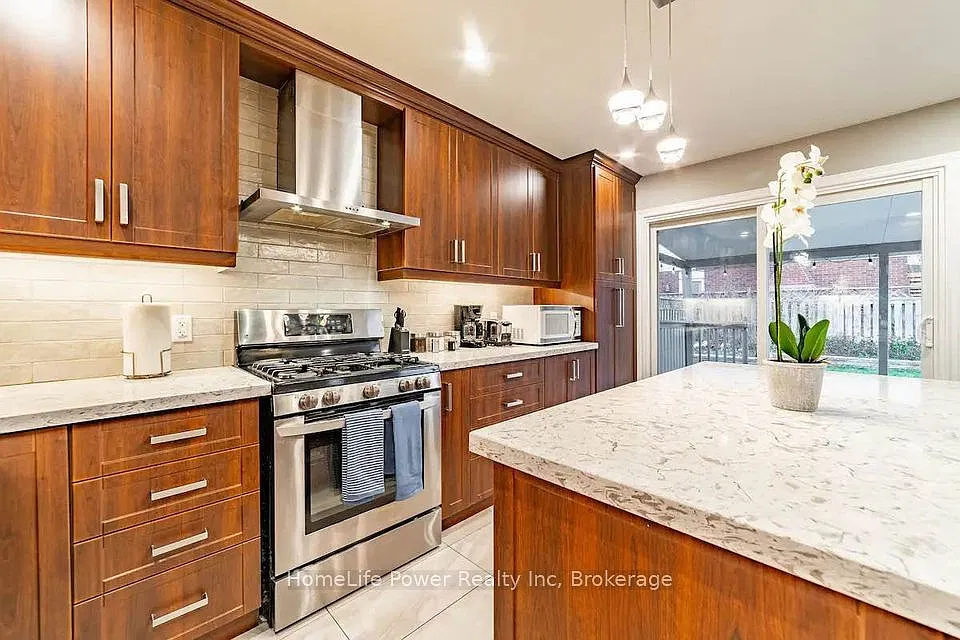 5 bed, $2,700 — Photo 4