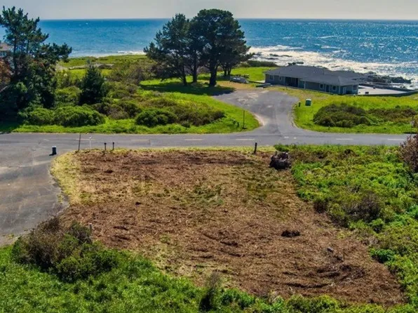 974 Lower Pacific Dr Lot 22, Whitethorn, CA 95589