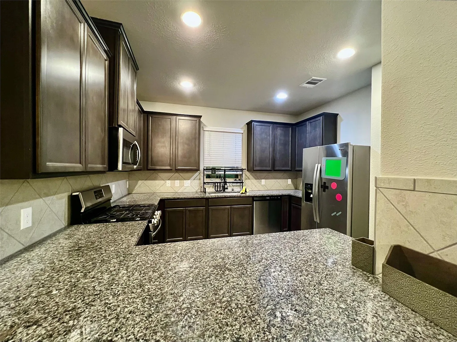 3 bed, 2.5 bath, 1853 sqft, $2,000 — Photo 4