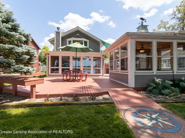 9344 Oakdale Dr, Laingsburg, MI 48848
