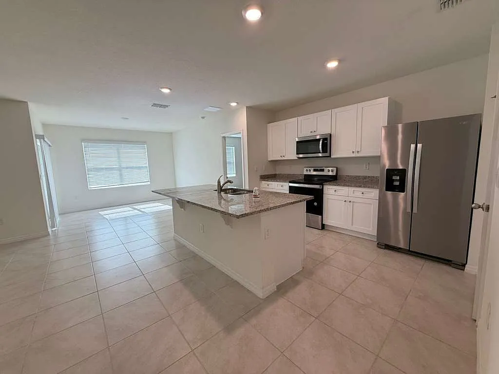 3 bed, 1672 sqft, $2,050 — Photo 2