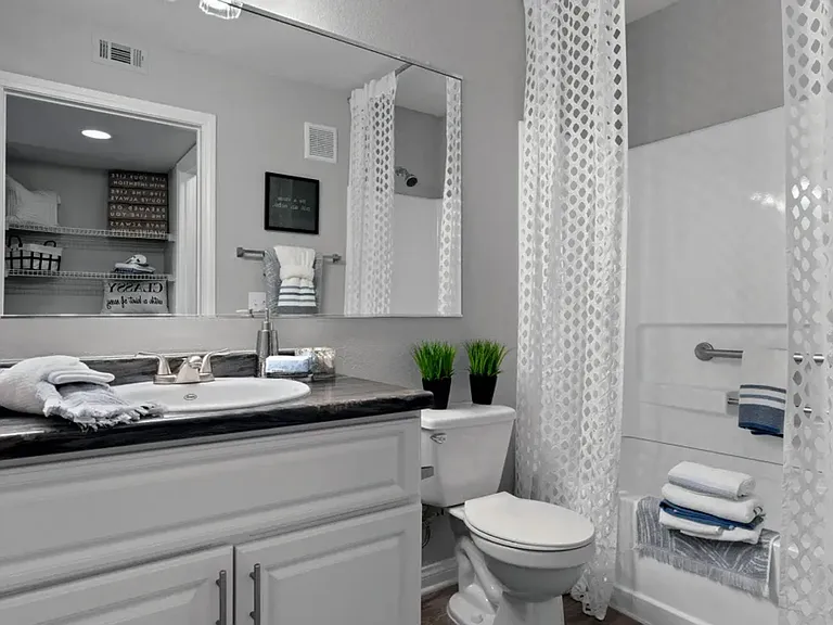 Millennium East Luxury Apartment Homes — Photo 58