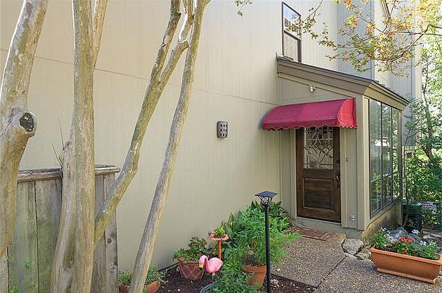 1st image of 1821 Westlake Dr APT 102