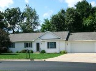 770 Leighton Rd, Waupaca, WI 54981