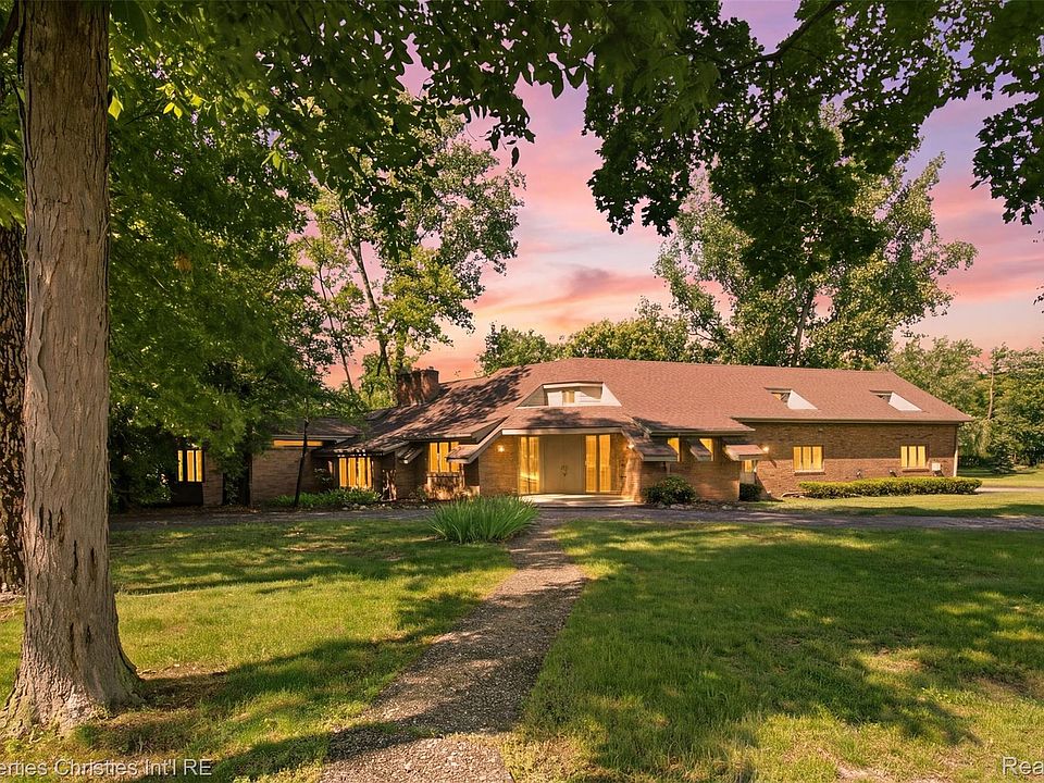 1st image of 25310 Canterbury Rd