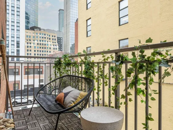 27-16 41st Avenue image 3 of 13