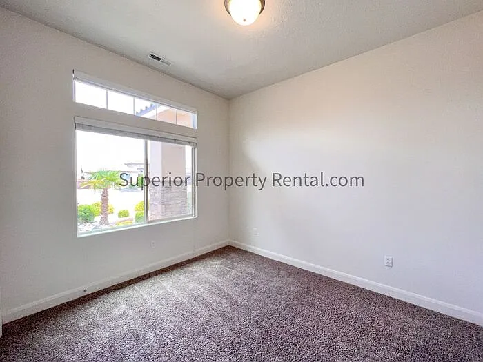 1366 W Province Way — Photo 2