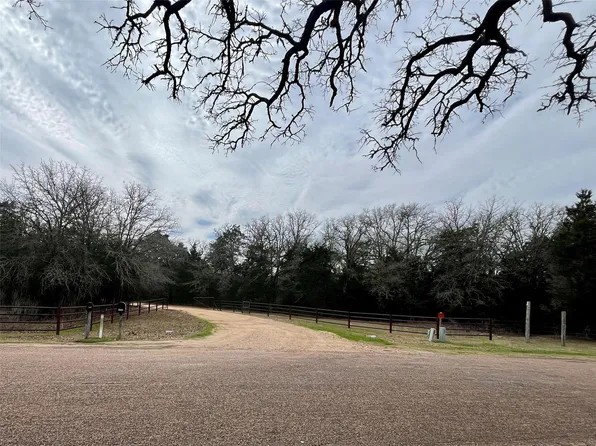 2330 W Old Lockhart Rd, West Point, TX 78963