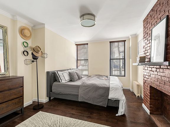 4th image of 252 Elizabeth St APT 2