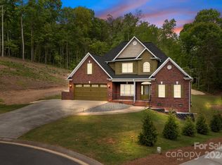 1216 Fox Chase Dr, Newton, NC 28658