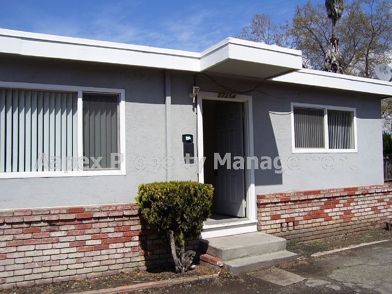 1st image of 27254 Tyrrell Ave