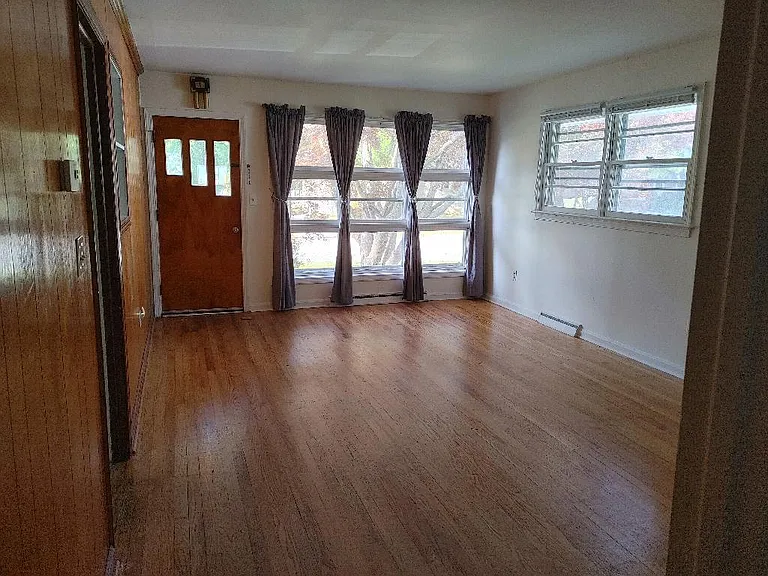 312 William St — Photo 4