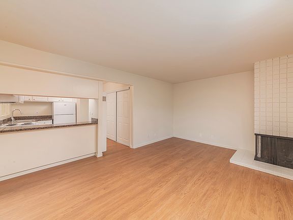 5th image of 2057 Camel Ln APT 30