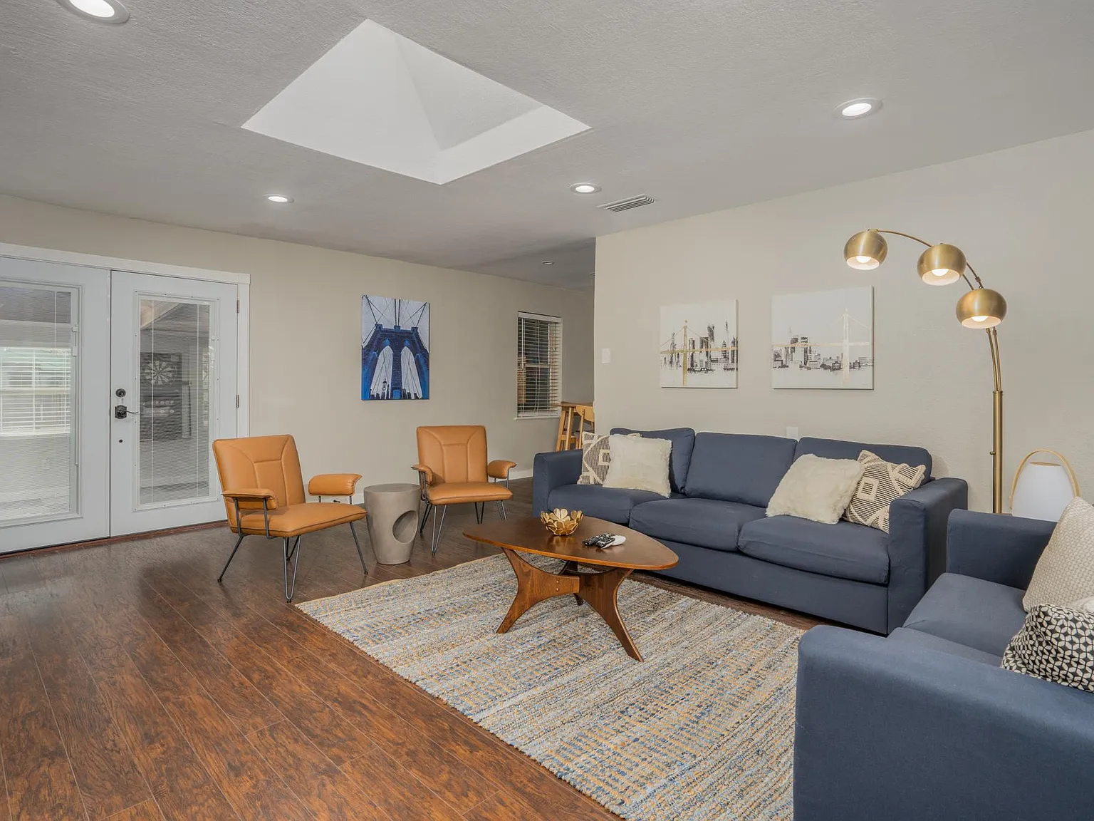 7809 Claremont Dr — Photo 2