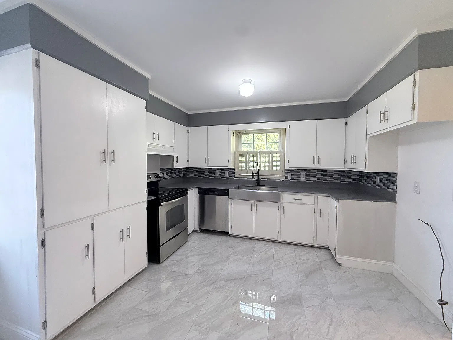 3 bed, 1842 sqft, $2,300 — Photo 3