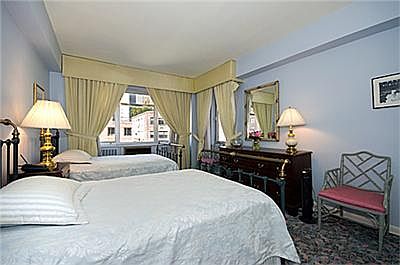 3rd image of 25 Sutton Pl S APT 17R