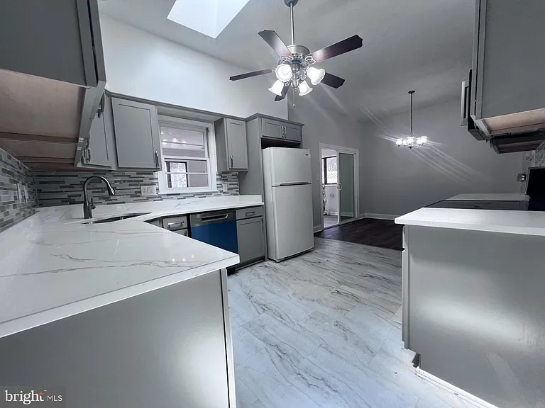 5825 Lamont Dr — Photo 13