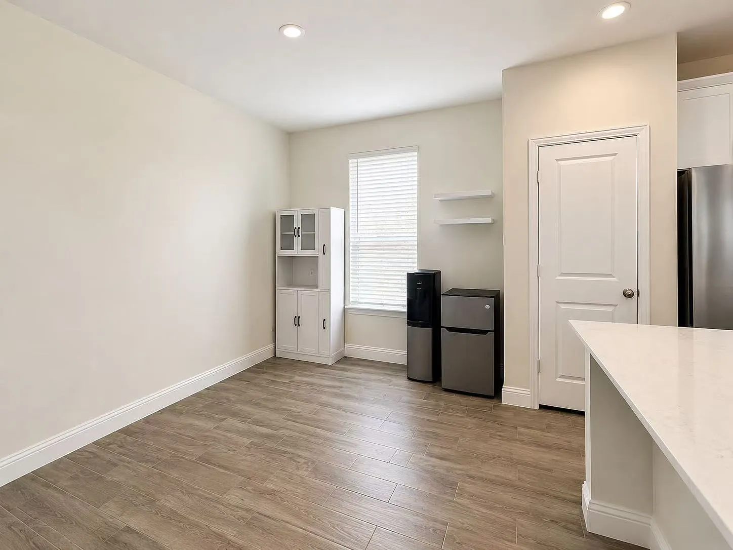 4 bed, 2015 sqft, $2,700 — Photo 4
