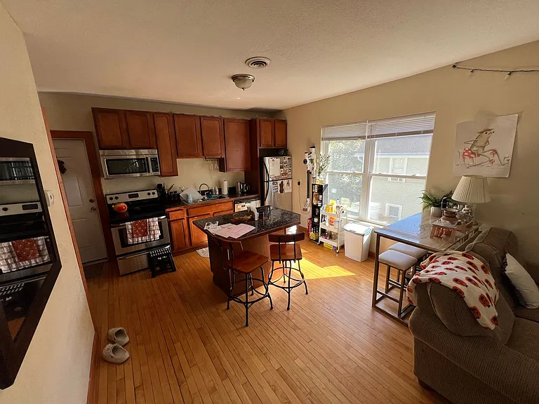 2632 N Bartlett Ave — Photo 3