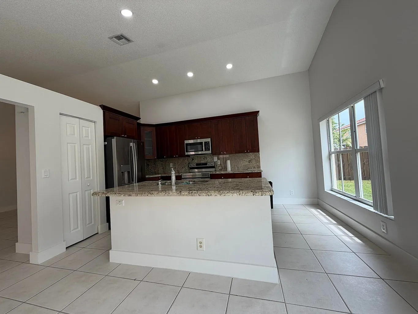 3 bed, 1707 sqft, $3,500 — Photo 1
