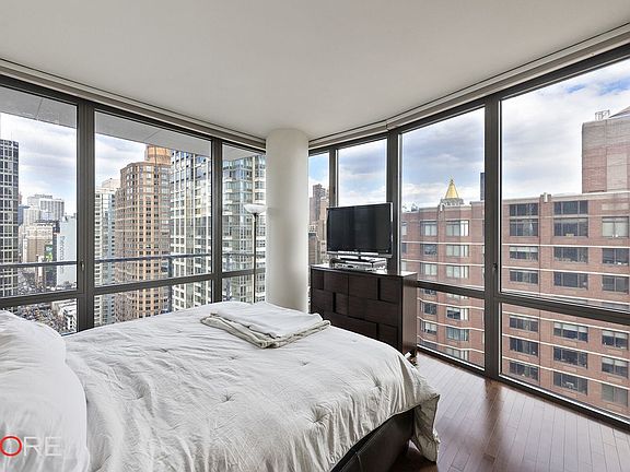 4th image of 101 W 24th St APT 27E