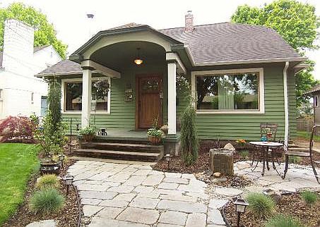 1st image of 405 E McLoughlin Blvd