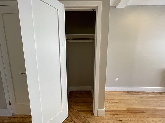 3rd image of 11 Waverly Pl APT 10i