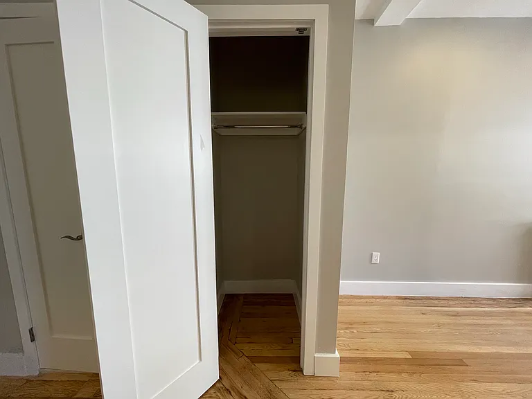 11 Waverly Pl #10I — Photo 4