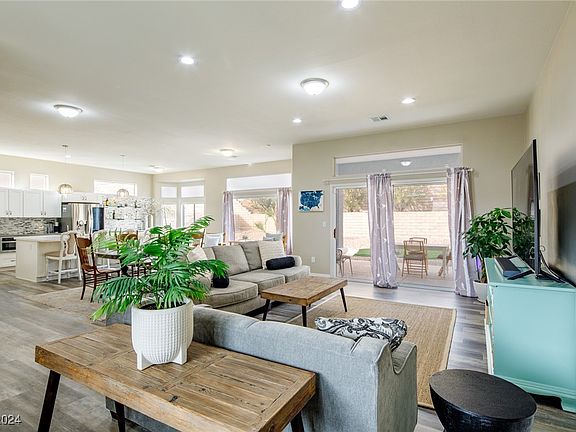 3rd image of 2709 Orchid Valley Dr