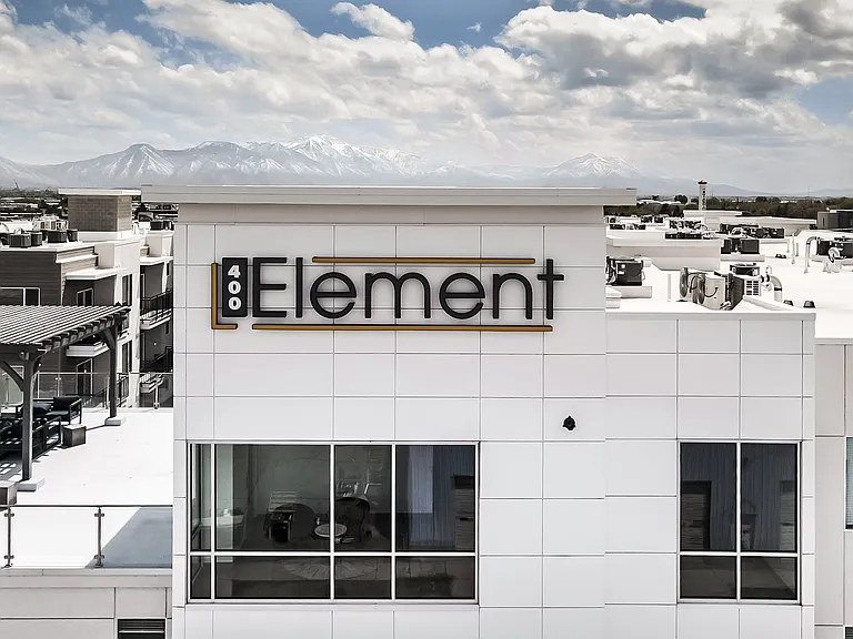 400 Element — Photo 6