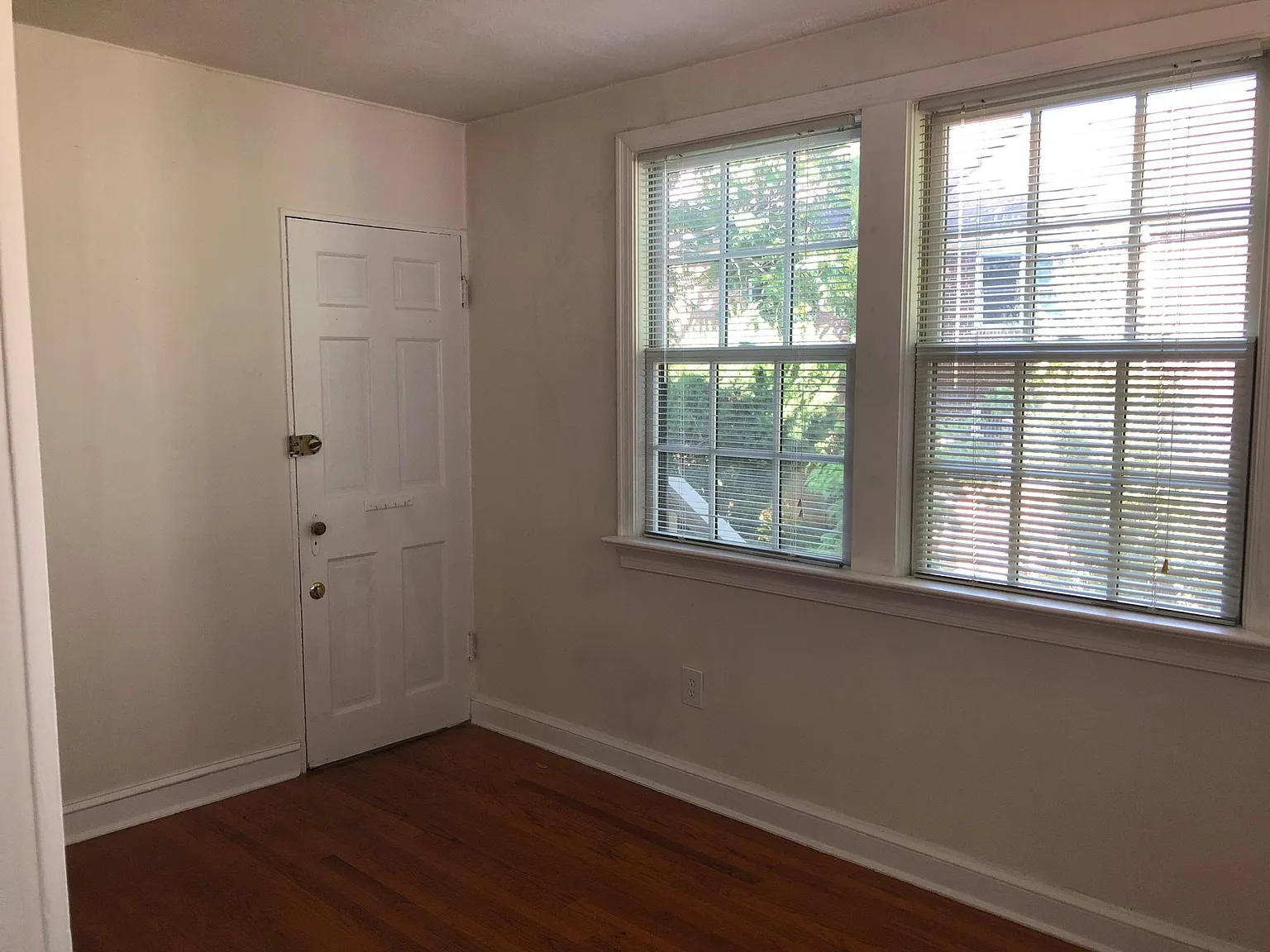 1501 N Rhodes St. Apartments — Photo 4