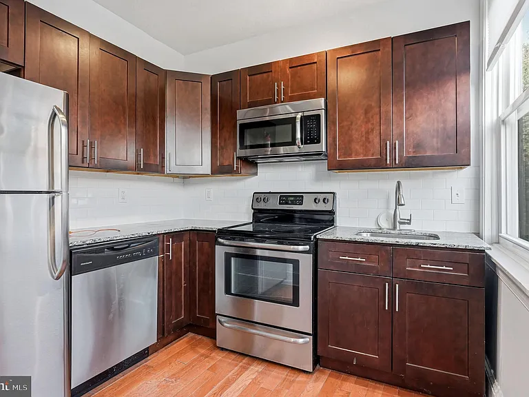 265 S 22nd St #3R — Photo 10