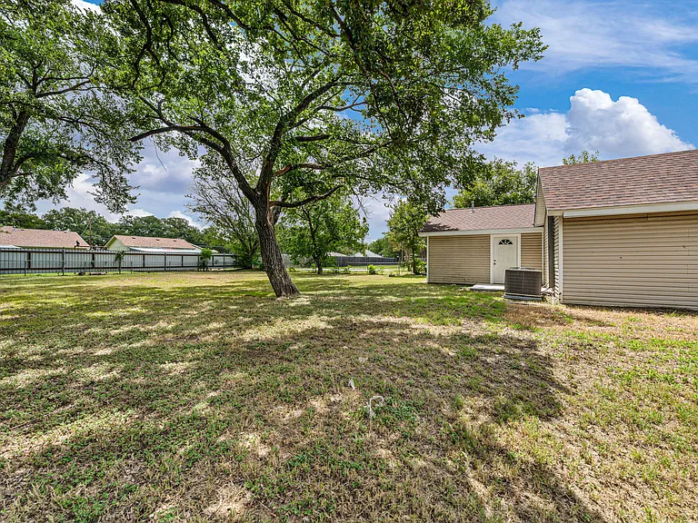 11700 N Oak St — Photo 47