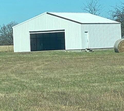 3rd image of 63644 E 270th Rd