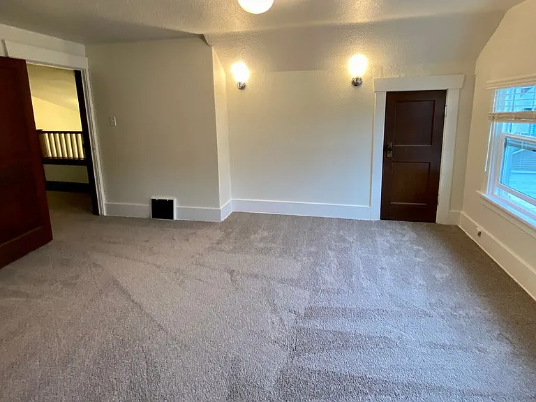 15721 Main St E — Photo 23