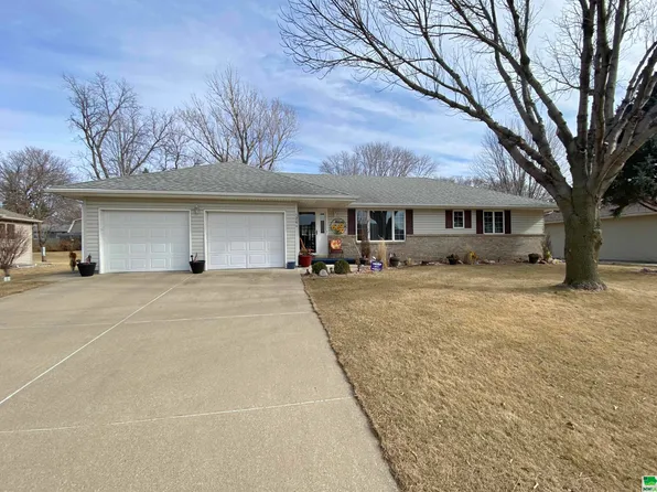 1260 4th Ave SW, Le Mars, IA 51031