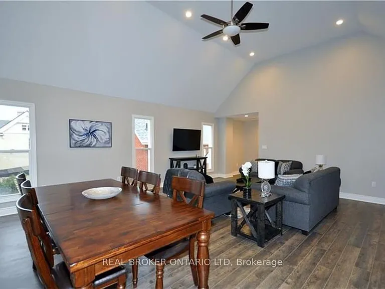 33 Beaconsfield Ave #2 — Photo 5