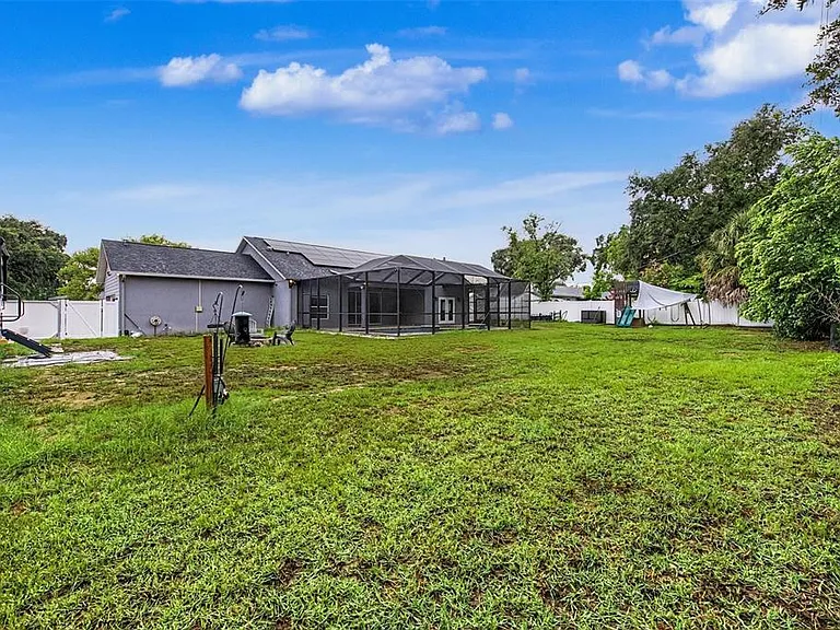 606 Royal Crest Dr — Photo 33
