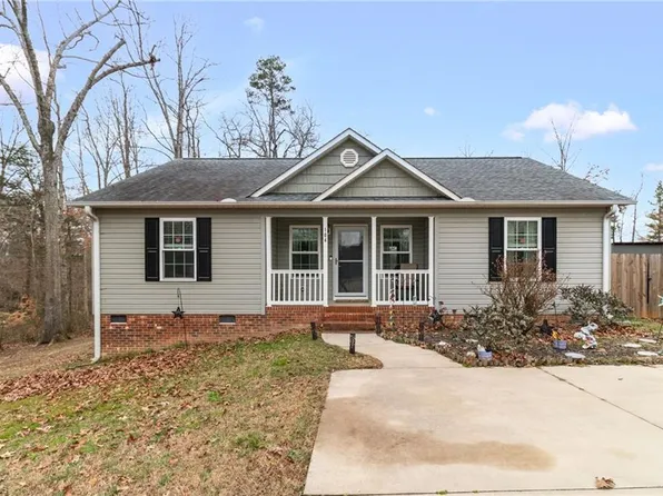 104 Black Ave, Thomasville, NC 27360