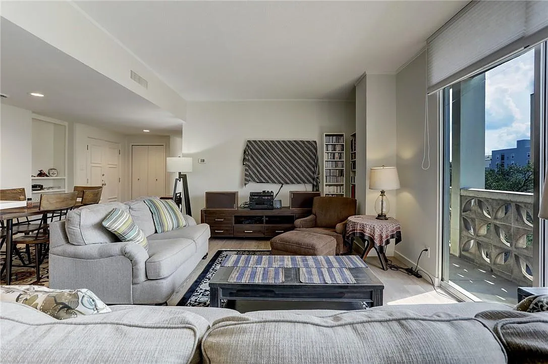 2 bed, 2.0 bath, 1363 sqft, $3,500 — Photo 3