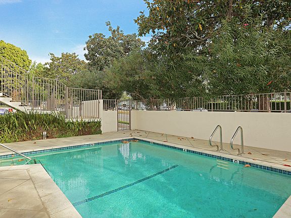 3rd image of 511 San Vicente Blvd Unit 305