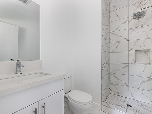 5th image of 11308 Miranda St #1