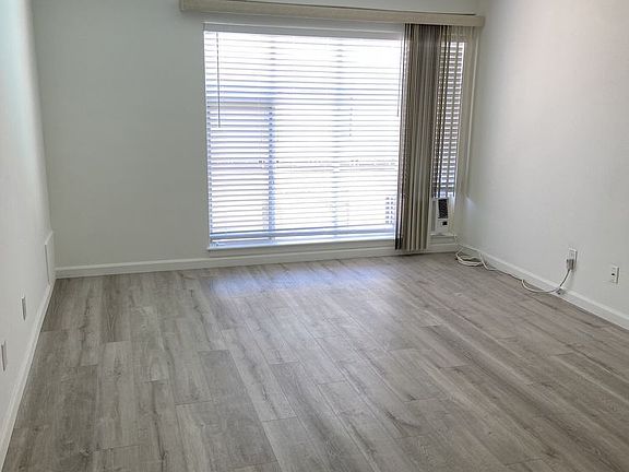 4th image of 8253 Norton Ave #10