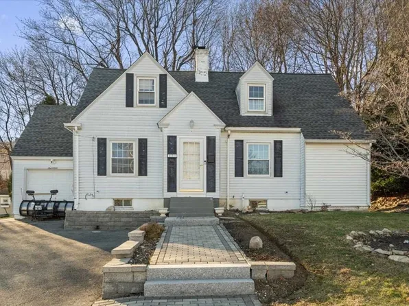 17 Sunny Hill Dr, Worcester, MA 01602